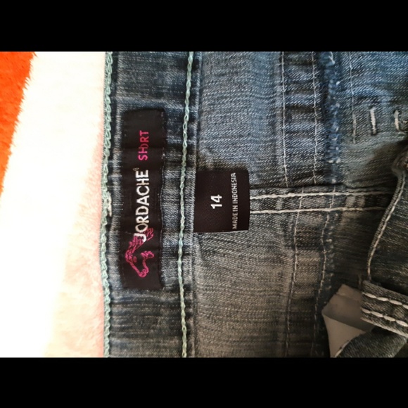 Shorts - Picture 3 of 3